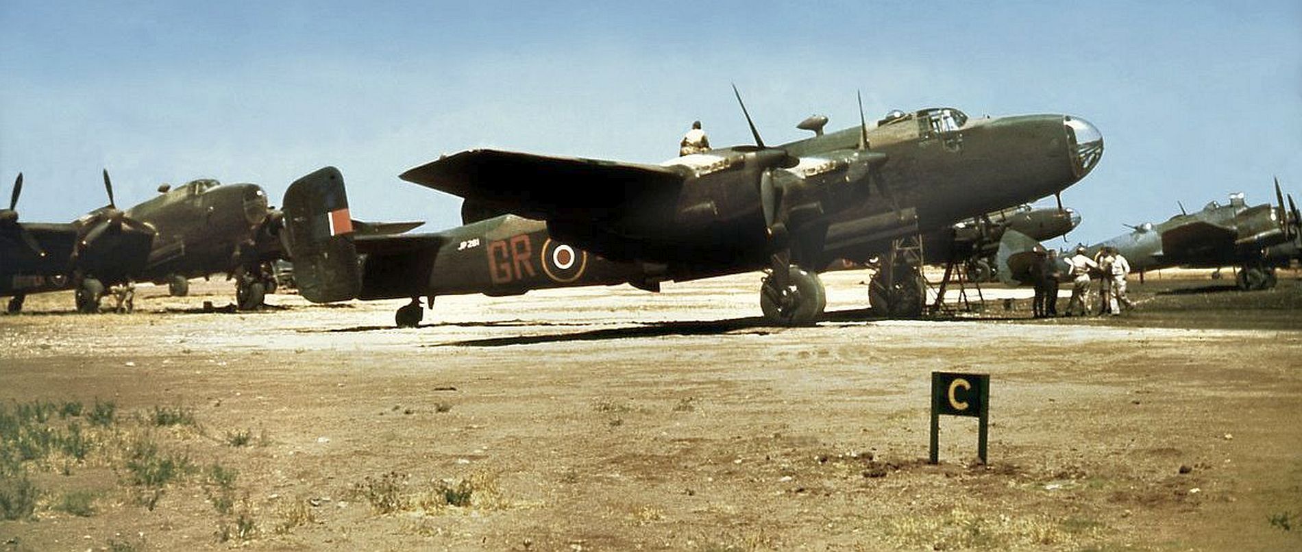 ČTYŘMOTOROVÉ BOMBARDÉRY RAF VE FOTOGRAFII