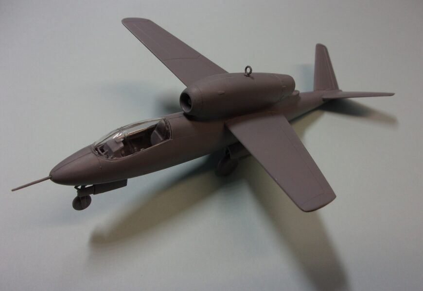 Heinkel He-162 Salamander  1/72  AZmodel