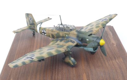 Junkers Ju 87 B2/trop Stuka 1/72 Zvezda